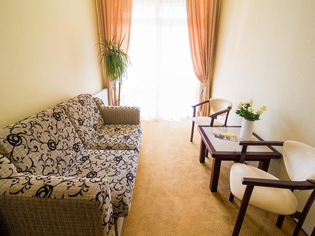 Georg Palace Hotel Çernivtsi Oda fotoğraf